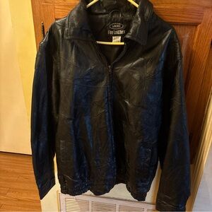 Vintage Mens XL Le World Fine Leathers Bomber Jacket. Pre-owned good condition.